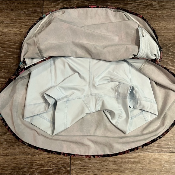 Lululemon Hotty Hot High-Rise Skirt in Stencil Blossom Red Multi / Sheer Blue 2 - Picture 10 of 11